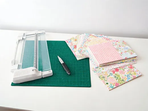 Scrapbooking paper trimmer and craft knife set